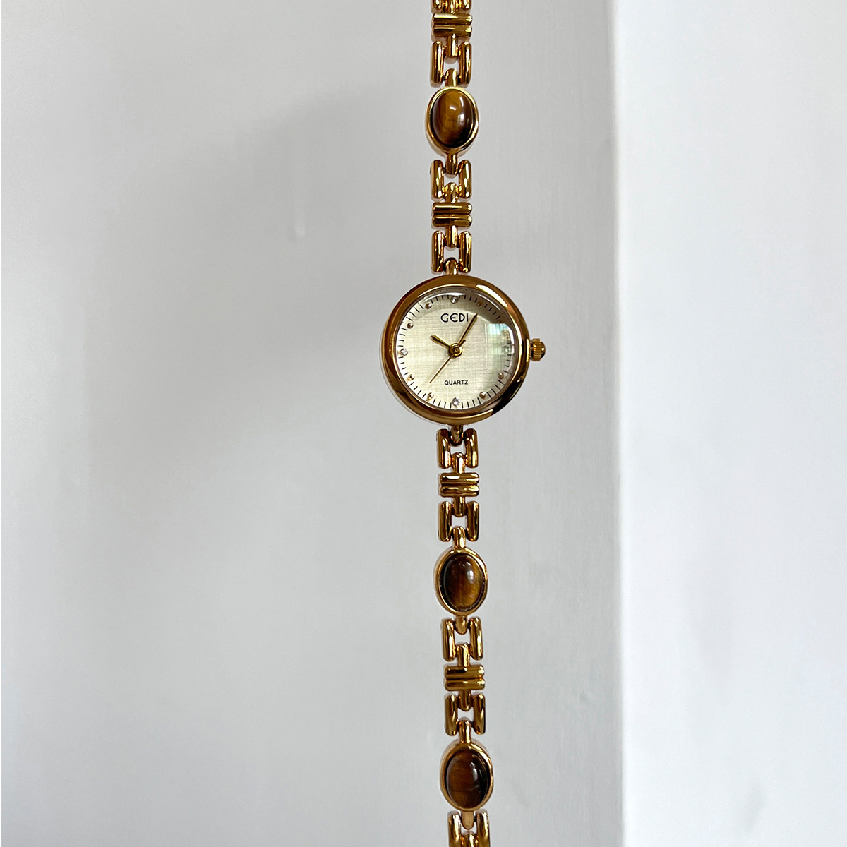 GEDI Luxury Gold Women Watches - Luxury Watch With Green Dial 评论和价格